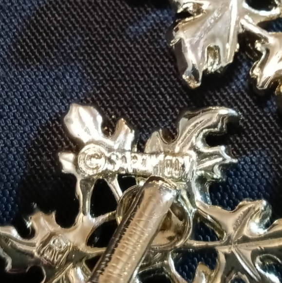 Sarah Coventry pin and earing set - Picture 3 of 5